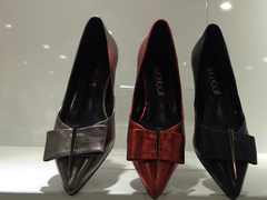 萱百丽女鞋价格_萱百丽女鞋图片