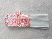 Fencing equipment: competition with non-slip (instead of non-slip particles)pink palms and blue three-use gloves