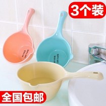 Water floating spoon plastic scoop New product creative shake the water surface of the long handle household small water scoop digging surface scoop thickened kitchen