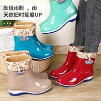 Rain shoes womens fashion trend water boots water shoes non-slip waterproof and wear-resistant cotton warm short tube Korean version of rain boots four seasons