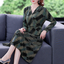 Mrs. Guis mother Chunqiu bright silk long-sleeved V-neck dress high-end foreign-style celebrities temperament age-thin skirt