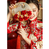 Tiktok, red bride, the same bride, classical Chinese fan, Chinese wedding, dragon and Phoenix gown, and ancient style, flower accessories.