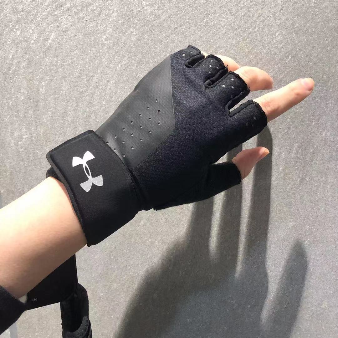 women's weight lifting gloves under armour