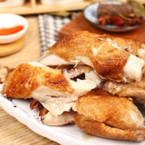Nanjing specialty ready-to-eat hand-torn roast chicken cooked cooked food stewed smoked chicken vacuum air-dried mouth called Flower grilled chicken meat whole