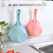 Household long handle water scoop Kitchen water drift spoon Plastic water scoop Shake water spoon Water scoop Water float Wash hair bath