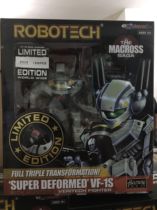 RobotechQ version of Battlestar Mover VF-1S VF1A VF1J with accessories package spot