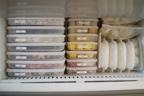 Park room made in Japan refrigerator sealed fresh box Frozen food storage box Fruit and vegetable four-grid sub-packing box