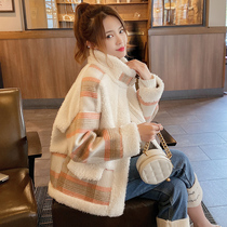 Q5146-2019 winter new women's small group design sense loose imitation lambhair Plaid short coat 1125