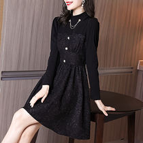 2021 new autumn and winter little man Hepburn wind small black dress French retro temperament waist slim bottom dress