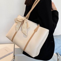 Hong Kong Tide Card 2022 New Womens Bag Niche Design Fashion 100 Hitch Handheld Tote Bag Casual Armpit Single Shoulder Bag