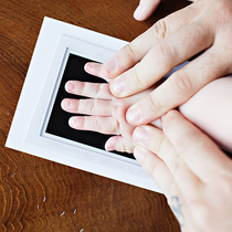 Baby's Hand and Foot Indash Black Newborn's Hand Footprints as a souvenir touch-free disposable wash-free hand-printed black