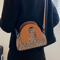 Hong Kong small bag women 2021 New Tide fashion BAO WEN portable wallet Net red explosive retro crossbody mobile phone bag