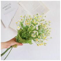 Childrens photography Photo Props Fresh Small Daisy Emulation Flowers 100 hitch a small foreign chamomile Home Residence Decoration Placement