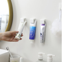 Japanese bathroom hanging clip multi-use bathroom toothpaste facial cleanser hanger skin care plastic hanging clip toothbrush holder