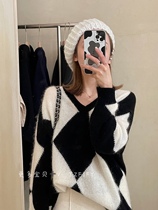 South Korea East Gate 2021 autumn and winter New Light mature female style retro color ringge loose V neck raccoon fur sweater