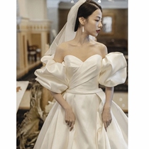 Satin main wedding dress 2021 New Bride wedding temperament chest bubble sleeve simple thin French retro atmosphere