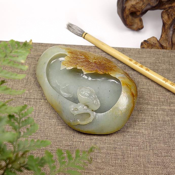 中国古美術品　清の時代　和田青白玉 砡　梅文筆洗　蘇工　172g 中国古美術品 清の時代 和田青白玉 砡 梅文筆洗 蘇工