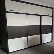 Wardrobe cabinet body for the wardrobe body