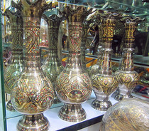 Handicrafts Pakistan features imported copper vases A pair of handmade crafts New goods Gift specials