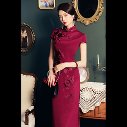 Miss four high-end heavy silk cheongsam hand push embroidery Xi mother-in-law wedding dress mother Chinese embroidery Noble