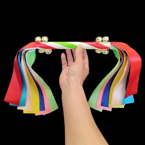 Светлый инструмент детского сада во время урока, детская лента танцевальная танце