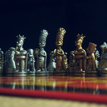 High-end gold and silver Western chess player collectibles childrens educational toys Simpson Chess