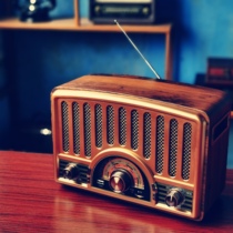 Out of Europe and America retro Bluetooth speaker Old people nostalgic full wave radio plug-in card sound desktop wood charging