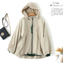 Shopping malls withdraw cabinets European and American light luxury counters high-end foreign trade original single cow goods autumn hooded drawstring large size windbreaker coat coat