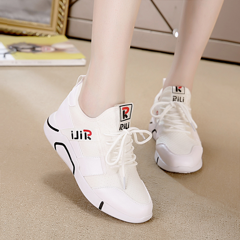 Fashionable casual white sneakers, women's outfits, sports girls'shoes, small white shoes in autumn with skirts