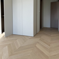 Imported European oak   black walnut   5G lock buckle three layers of solid wood large fish bone patch paving floor warming is suitable