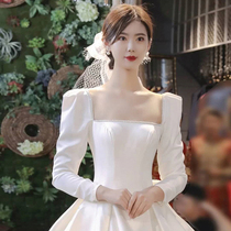 Retro satin wedding dress 2021 new bride temperament simple French Hepburn atmosphere tailing long sleeve Super Fairy winter