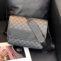 Hong Kong new mens business shoulder bag leather Plaid large capacity leisure Tide brand shoulder Cross bag