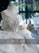 2021 summer new heavy industry feather bandeau spray gold deep v ponytail wedding dress bride word shoulder luxury court style