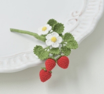 DIY handmade wool crochet strawberry brooch electronic graphic picture tutorial