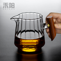 The Wo Yang Heat-resistant Glass Fair Cup Home Day Thickened Sub-Tea Instrumental side to pour the wooden handle Gongcup Pour Tea Instrumental