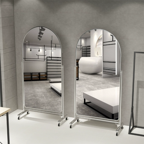 Зеркало платья по всему магазину одежды, посвященного худой живой зеркало, герметично