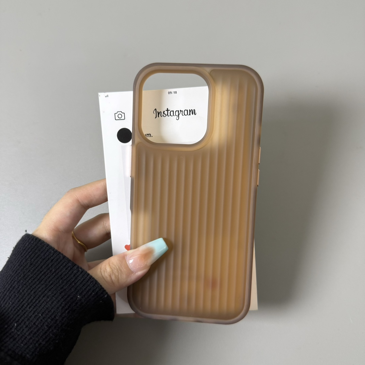 iPhone17小众茶棕色壳25年爆款——肤感+透色+防摔三合一、缘啥比16/15/14/13壳更值得等?