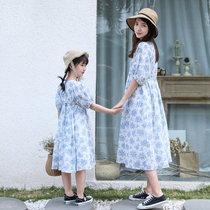With artisan 2022 summer dress the new pure cotton kiss with blue crushed floral thin art foreign gas mother woman dress dress