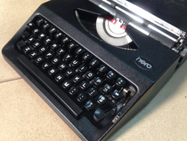 VINTAGE]HERO brand HERO matte black metal old-fashioned English typewriter can be used normally