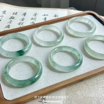 新疆天山翠　雪翠白底青　ヒスイ氷飄花　(内径)圏口54バングル　天然石　一口翠 冰透天山翠手镯-冰透天山翠手镯促销价格、冰透天山翠手镯品牌- 淘宝