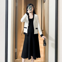 Hong Kong pregnant women knit skirt 2021 autumn and winter fashion new small fragrant wind temperament cardigan suspender dress two-piece set