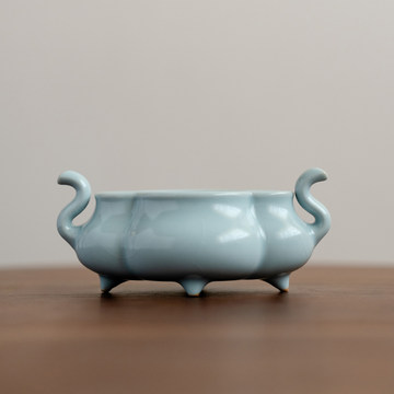 宋汝窯青釉緑釉三本足香炉  美品  陶磁器 宋汝窯青釉緑釉三本足香炉 美品 陶磁器 宋汝