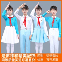 Childrens choral clothes red scarves show costumes Feng Lins same few first team members clothing primary and middle school students red songs to perform