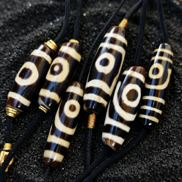至 纯 天 珠 HOJB Tibetan Pure Eight-Eyed Dzi 15-35mm 聚寶軒西藏
