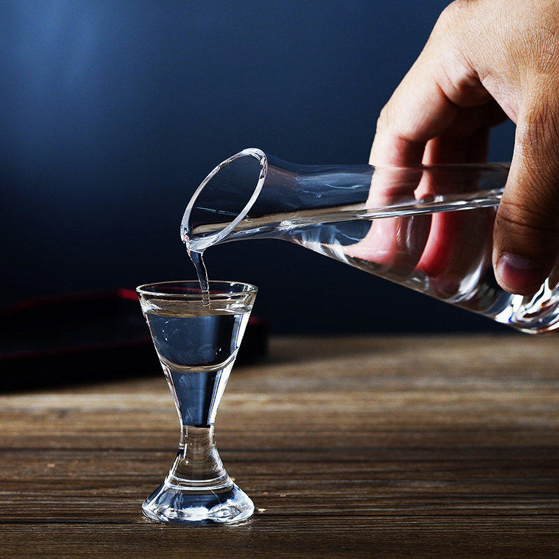 Crystal glass white wine glass high-footed glass small wine glass spirit glass wine sub-wine sub-wine wake-up wine bottle wine bottle set