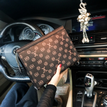 Hong Kong mens new hand held bag Business casual handbag Classic letter Envelope Tide Hand Grip Bag file package