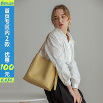 Bucket bag womens summer 2021 new light luxury simple shoulder messenger large capacity bag commuter high-grade soft leather