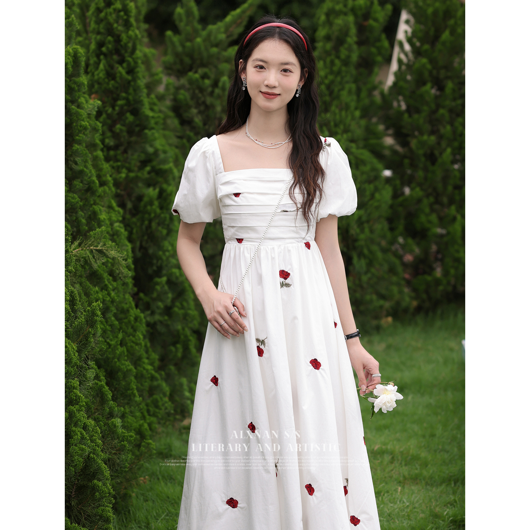 Lu Xiangnan「ローズガール」フレンチスクエアネックパフスリーブドレス女性の2024夏の新しい気質スカート