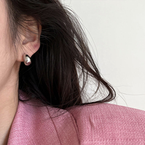 Beans recommended the same minimalist small crowdcircle metal earrings s925 through body pure silver Song Hui Jo the same ear nail woman