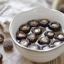 Cloud Notes -- Pearl Winter Mushrooms 200g Zhangping Creek South Black Face Pocket Mushrooms Special small Chanju mushrooms Mushroom Pot Soup Dry stock
